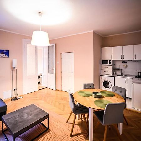 Jules' Sunny, Spacious And Central Apartment Sibiu Exterior photo