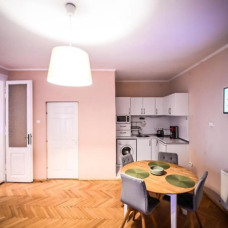 Jules' Sunny, Spacious And Central Apartment Sibiu Exterior photo