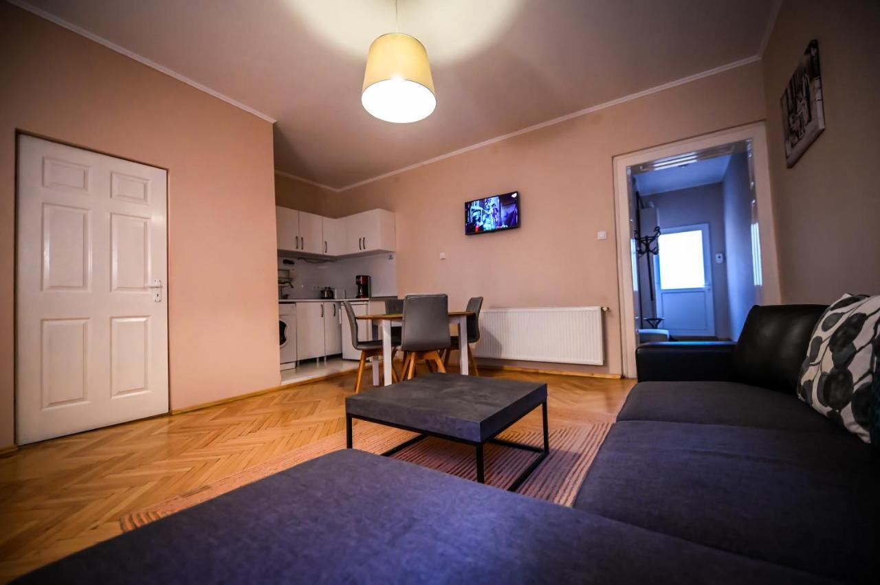 Jules' Sunny, Spacious And Central Apartment Sibiu Exterior photo