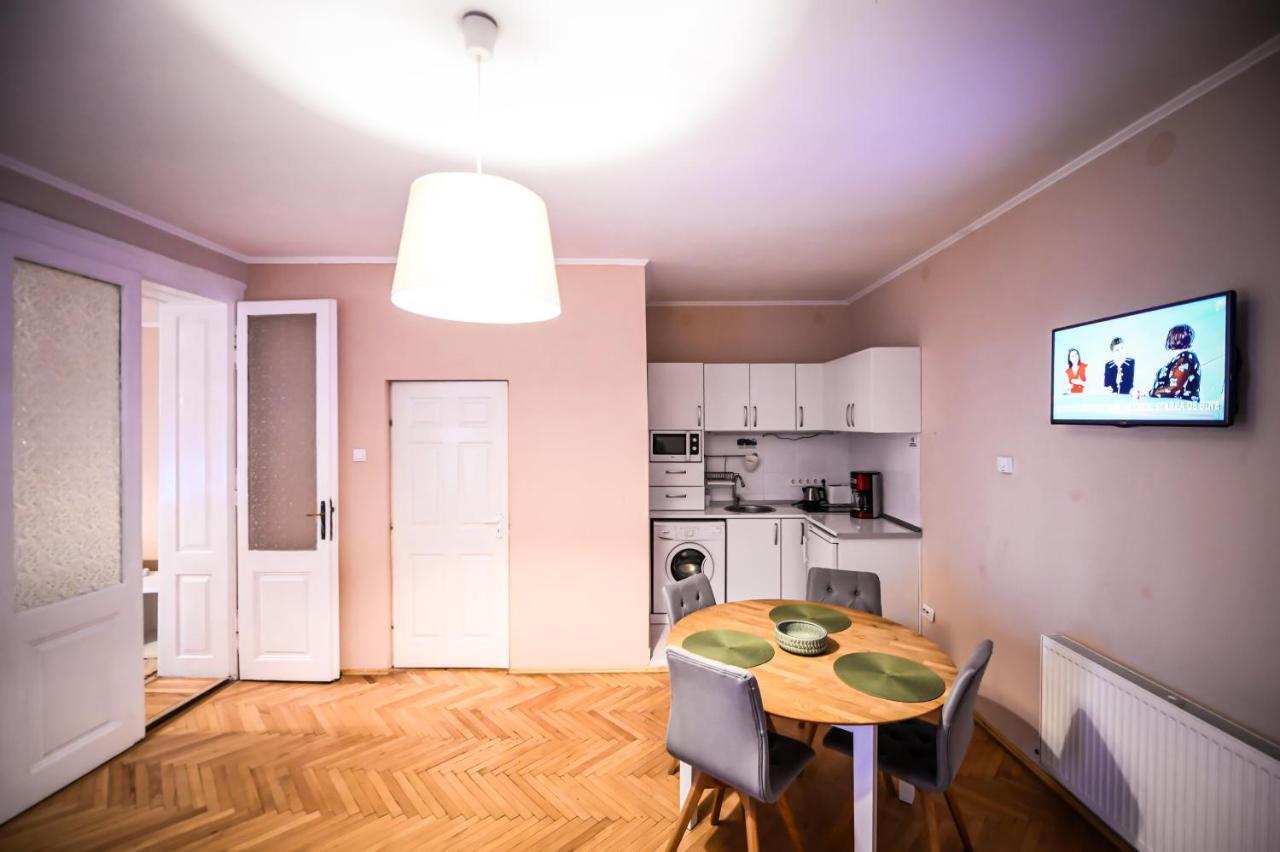 Jules' Sunny, Spacious And Central Apartment Sibiu Exterior photo