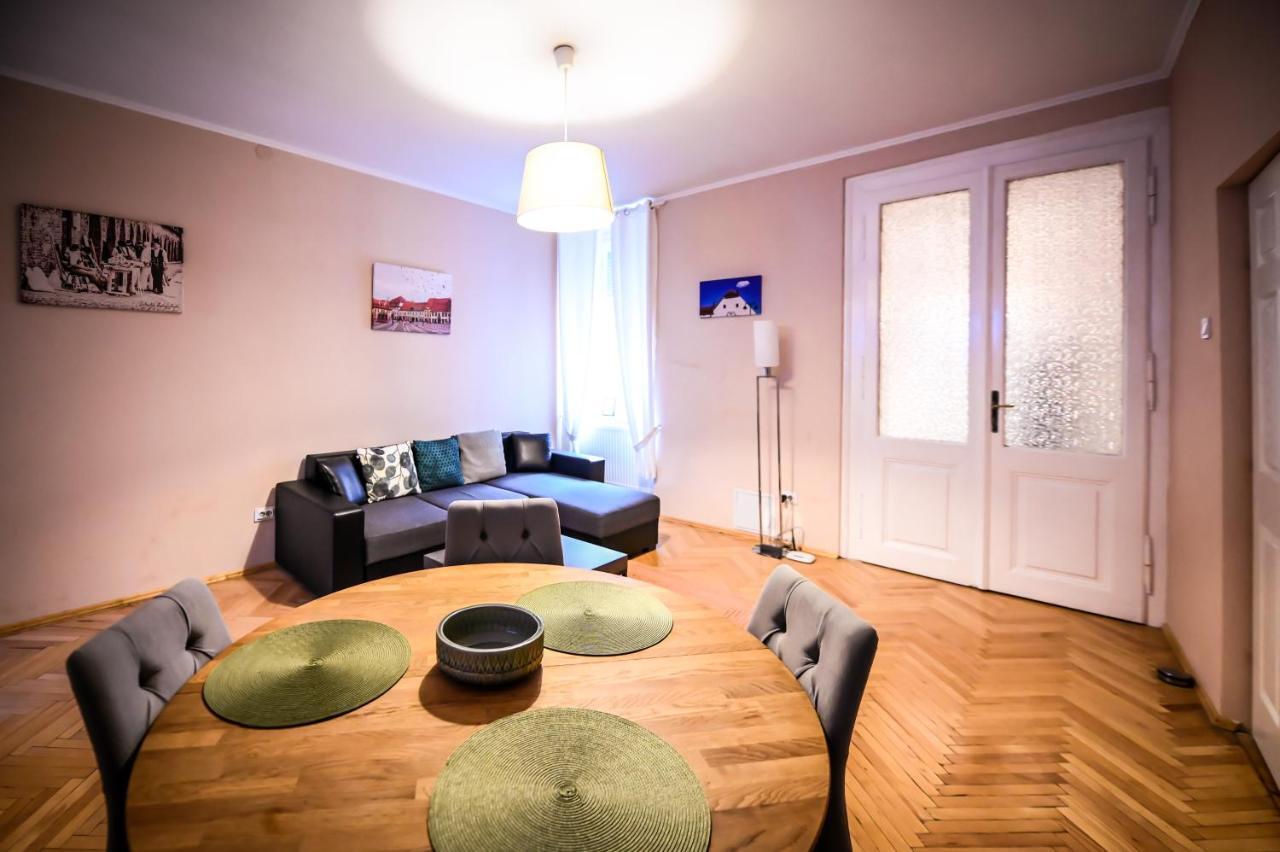 Jules' Sunny, Spacious And Central Apartment Sibiu Exterior photo